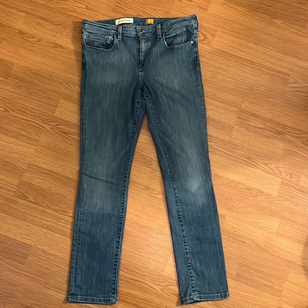 Pilcro size 32 women’s straight legged jeans.